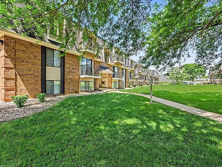 Brookside Apartments — Photo 43
