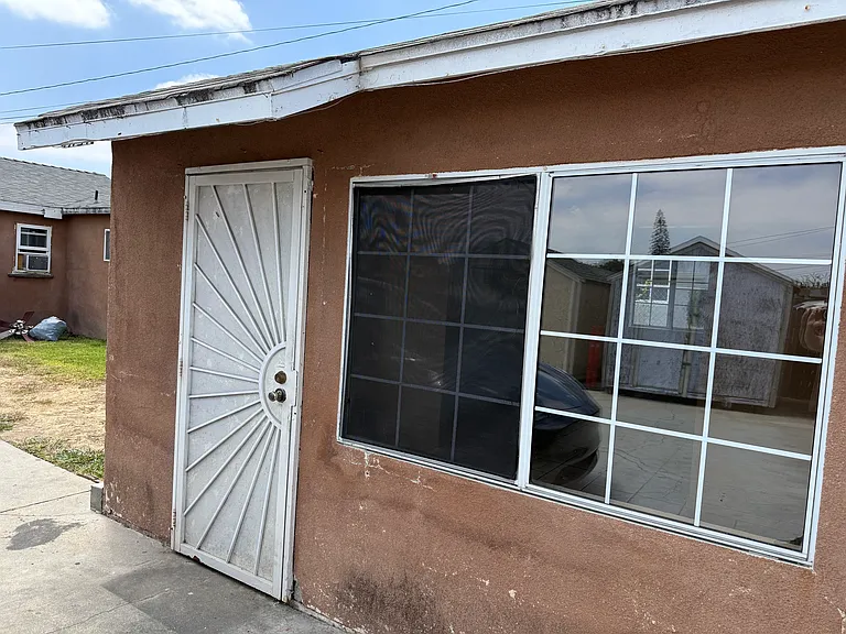 10929 Inez St — Photo 1