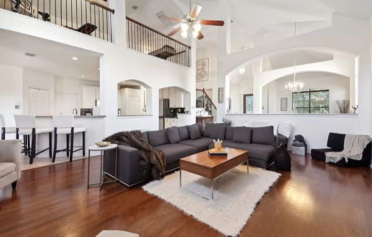 Main Livingroom & Kittchen