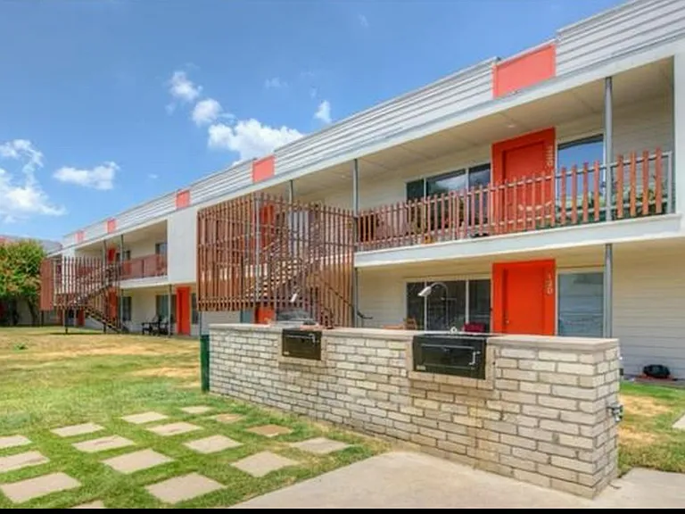 2200 Dickson Dr #101 — Photo 35