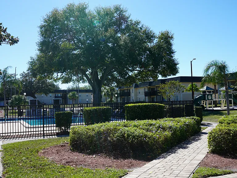 Royal Bay Apartments — Photo 8