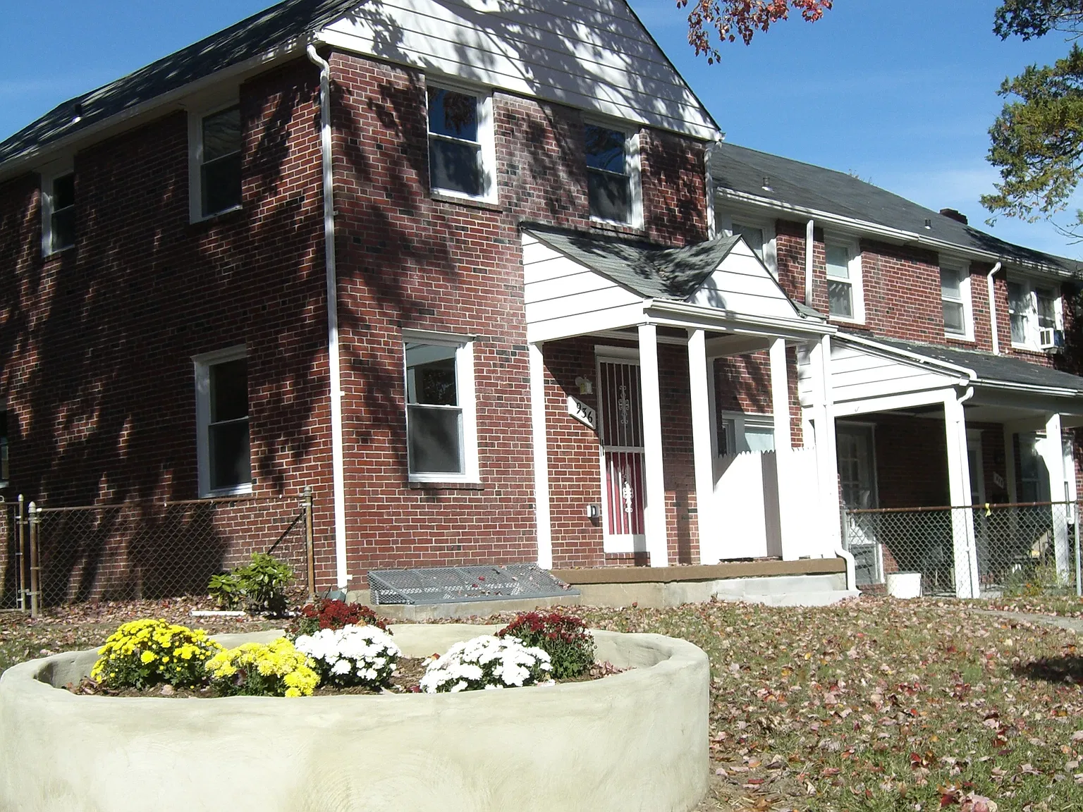 3 bed, 1.5 bath, 1152 sqft, $1,985 — Photo 2