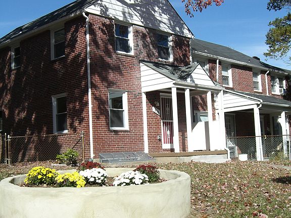 2nd image of 936 N Hill Rd