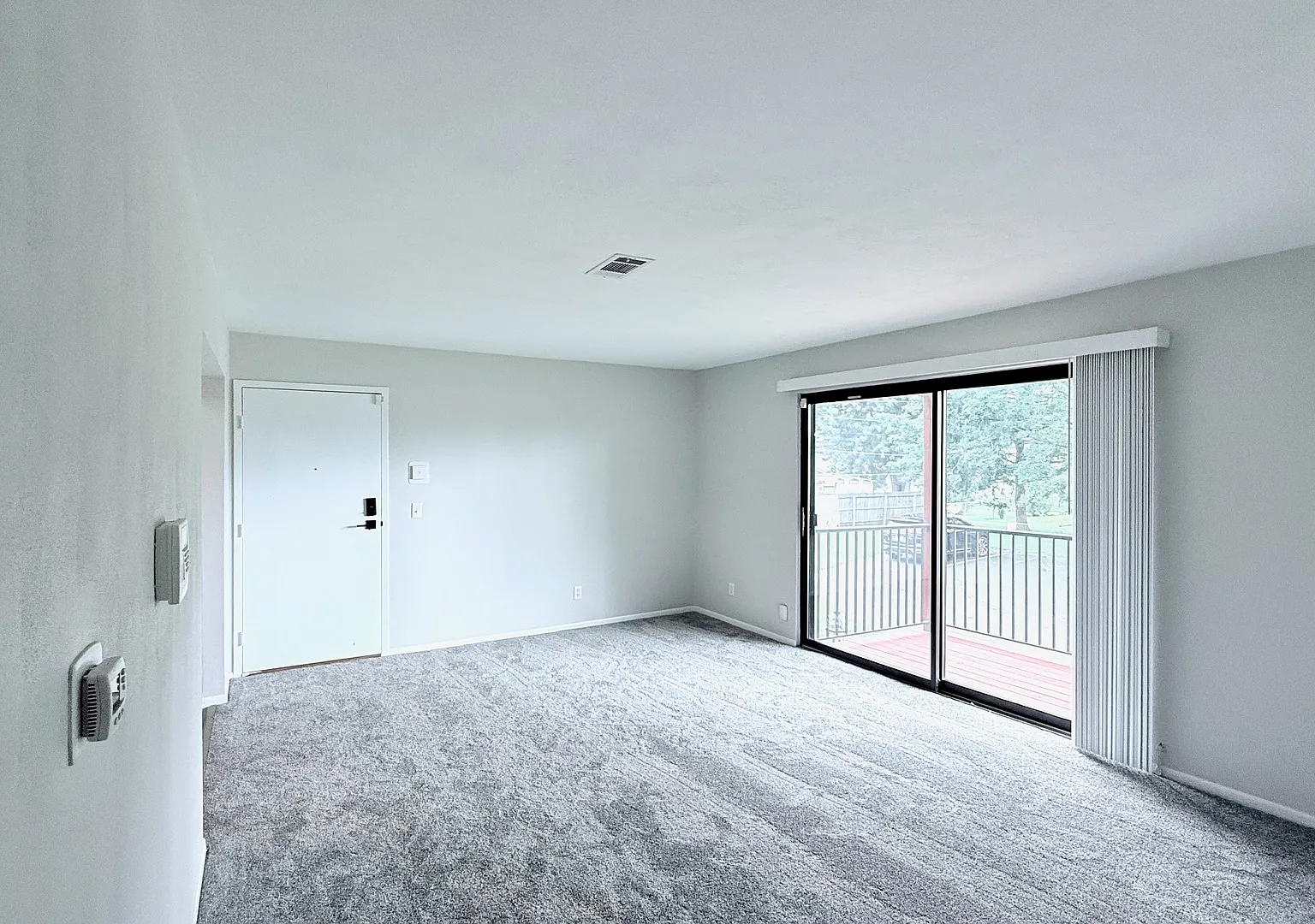 2 bed, 984 sqft, $1,250 — Photo 2