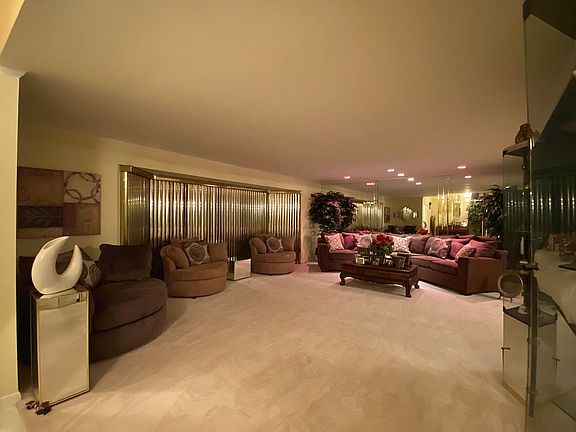 5th image of 100 Venetian Blvd