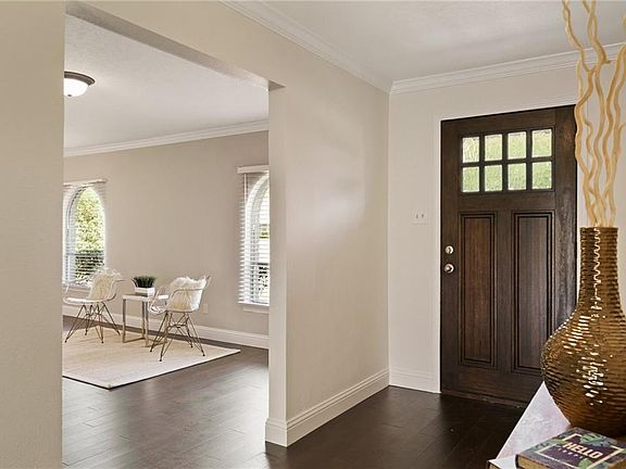 4th image of 2626 E Park Blvd