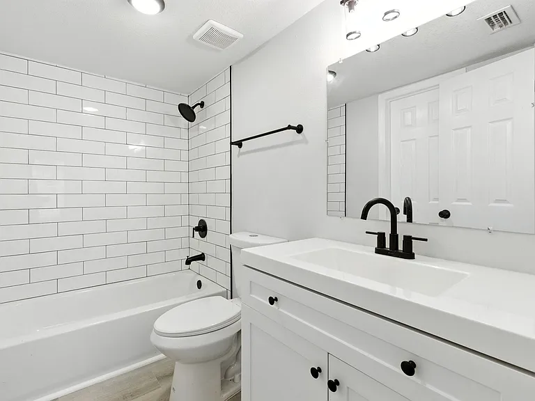408 S Tampania Ave — Photo 8