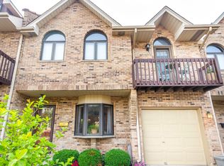 8910 Plainfield Rd, Brookfield, IL 60513