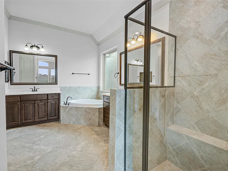 1644 Longwood Glen Ln — Photo 35
