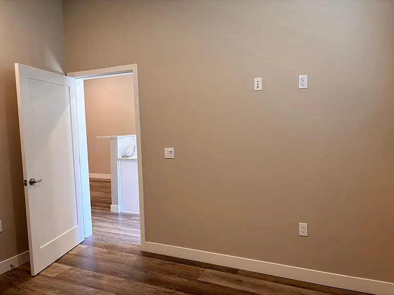 1316 E Grand Ave #104 — Photo 31
