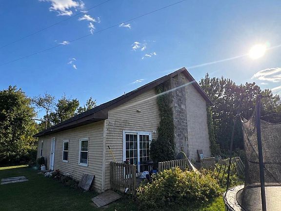 2nd image of 2561 E Manor Rd