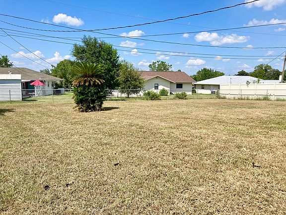 4th image of 945 W Catbrier Ln