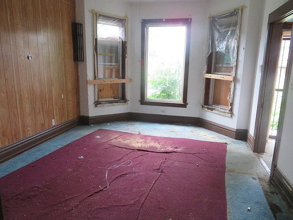 2nd image of 4928 W Erie St