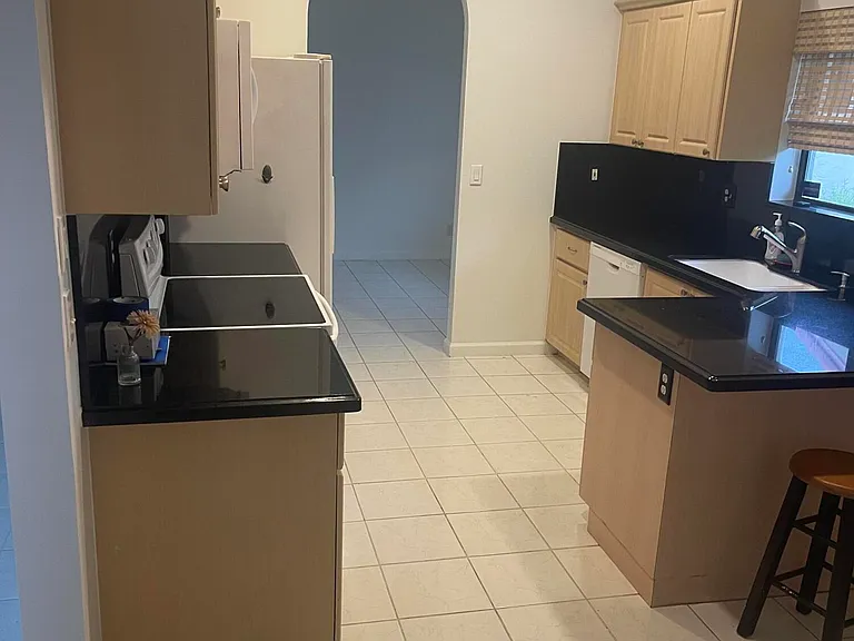 10215 Camelback Ln — Photo 3