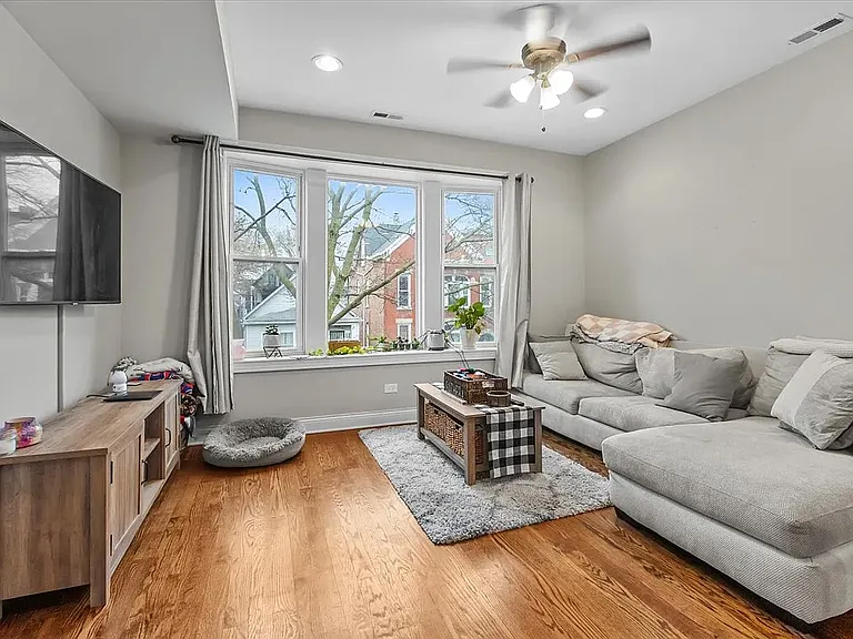 2418 W Medill Ave #2 — Photo 2