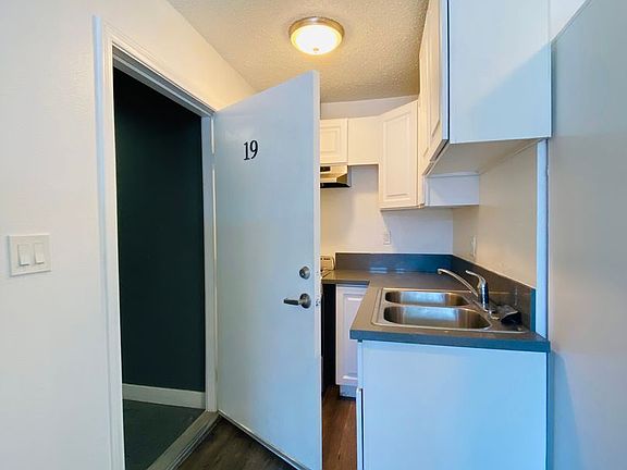 5th image of 981 Elden Ave #19