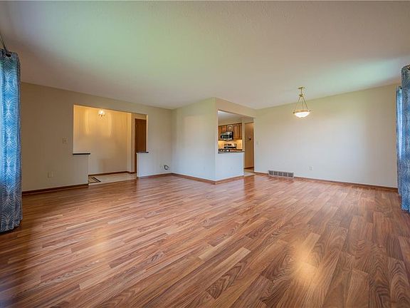3rd image of 3843 Saint Petersburg Dr