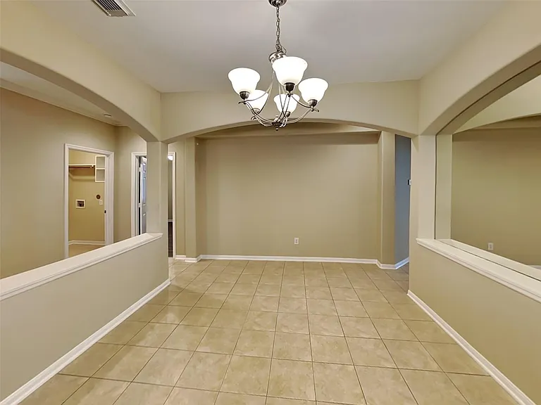 10923 Tattershall Ln — Photo 5