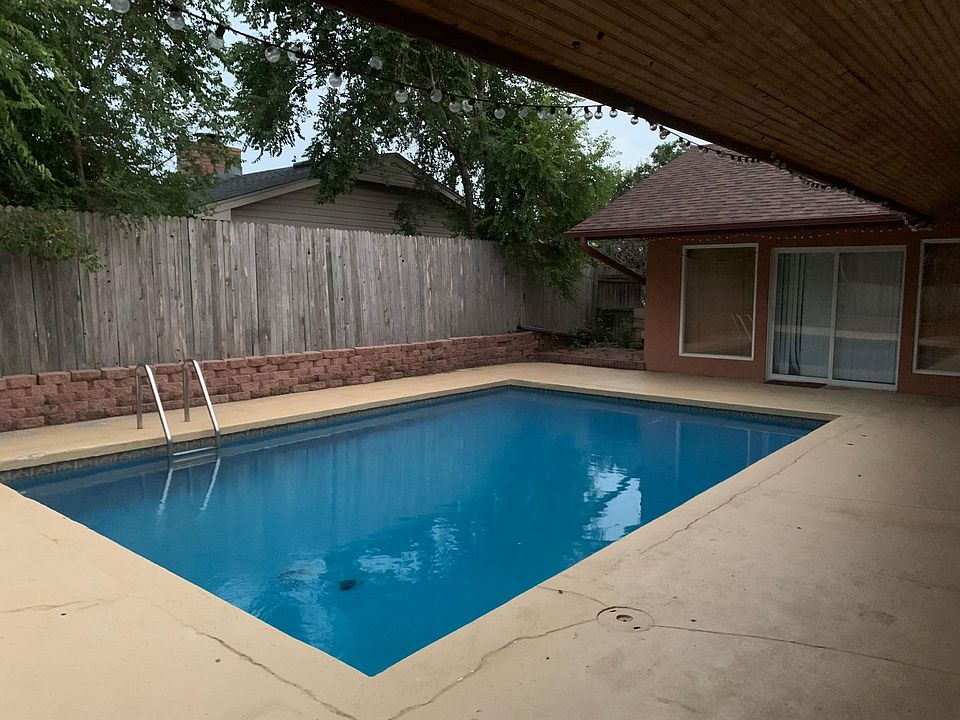 1st image of 2303 NW Robinhood Dr