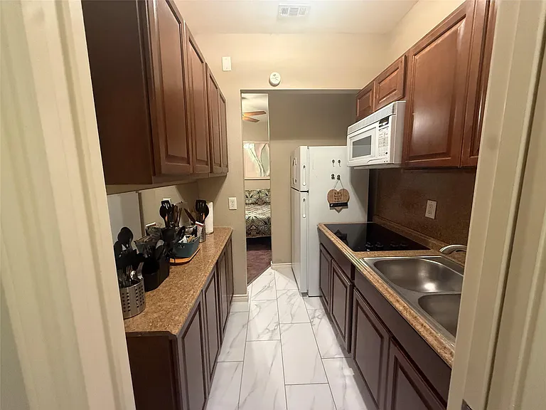 3040 Bayshore Dr #4 — Photo 2