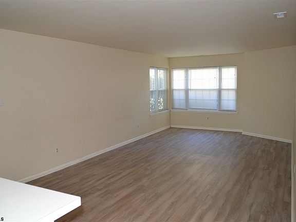 4th image of 2 Pheasant Meadow Dr #2