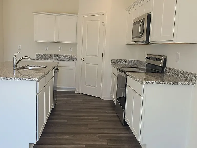132 Verona Dr — Photo 3