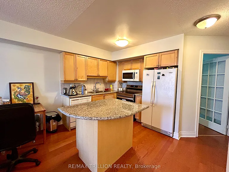 78 Harrison Garden Blvd #1014 — Photo 9