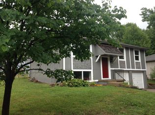905 NE Locust Dr, Blue Springs, MO 64014