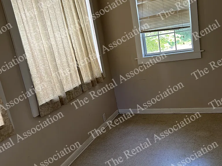 309 E Texas Ave — Photo 13
