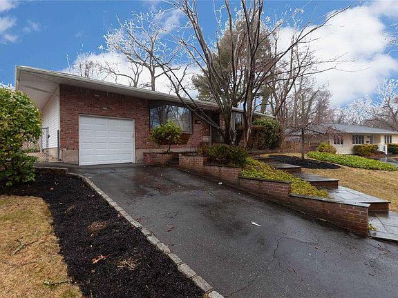 2nd image of 9 Pebble Ln