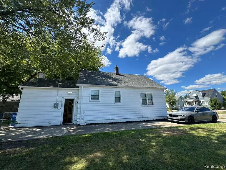 8734 Chalmers Ave — Photo 9