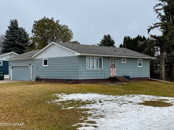 102 Bedrock Ln, Cavalier, ND 58220