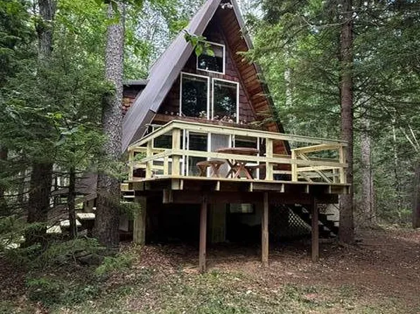 137 Shady Pine Ln, Pocono Lake, PA 18347