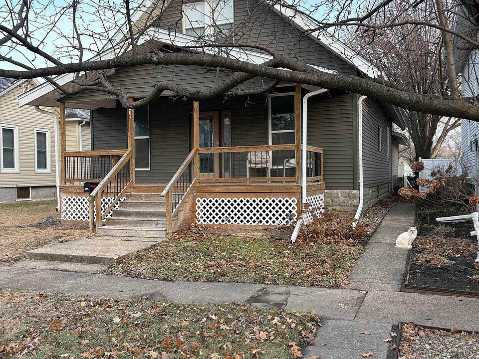 1st image of 207 E Valley St