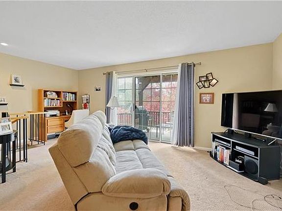 3rd image of 401 Misty Hills Ln