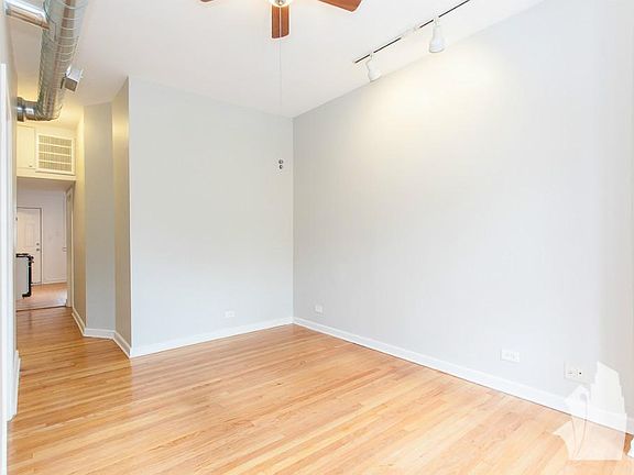 2nd image of 1914 W Henderson St #1F5