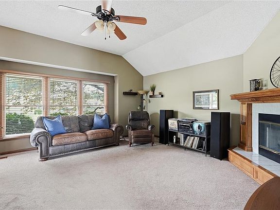 5th image of 6114 N Evans Ave