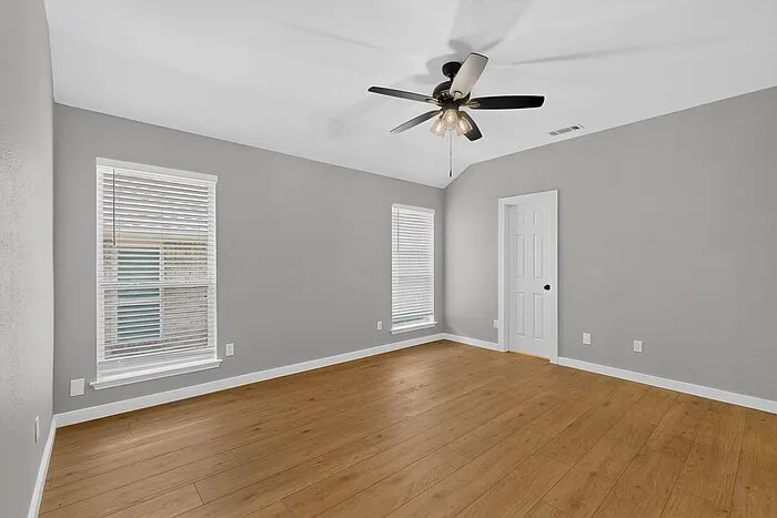 9881 Cambridge Dr — Photo 23