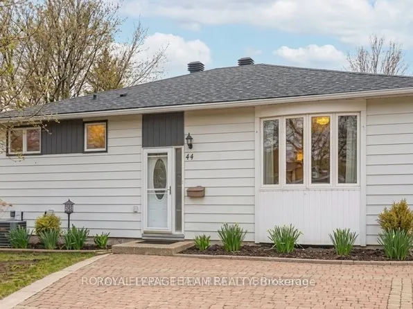 44 Ballantrae Way, Ottawa, ON K2L 1N5