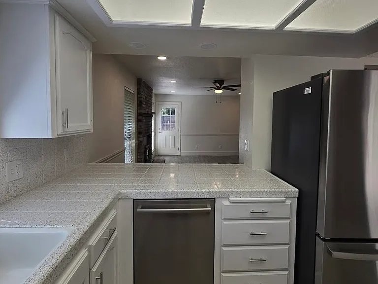 3233 Stanford Ave — Photo 18