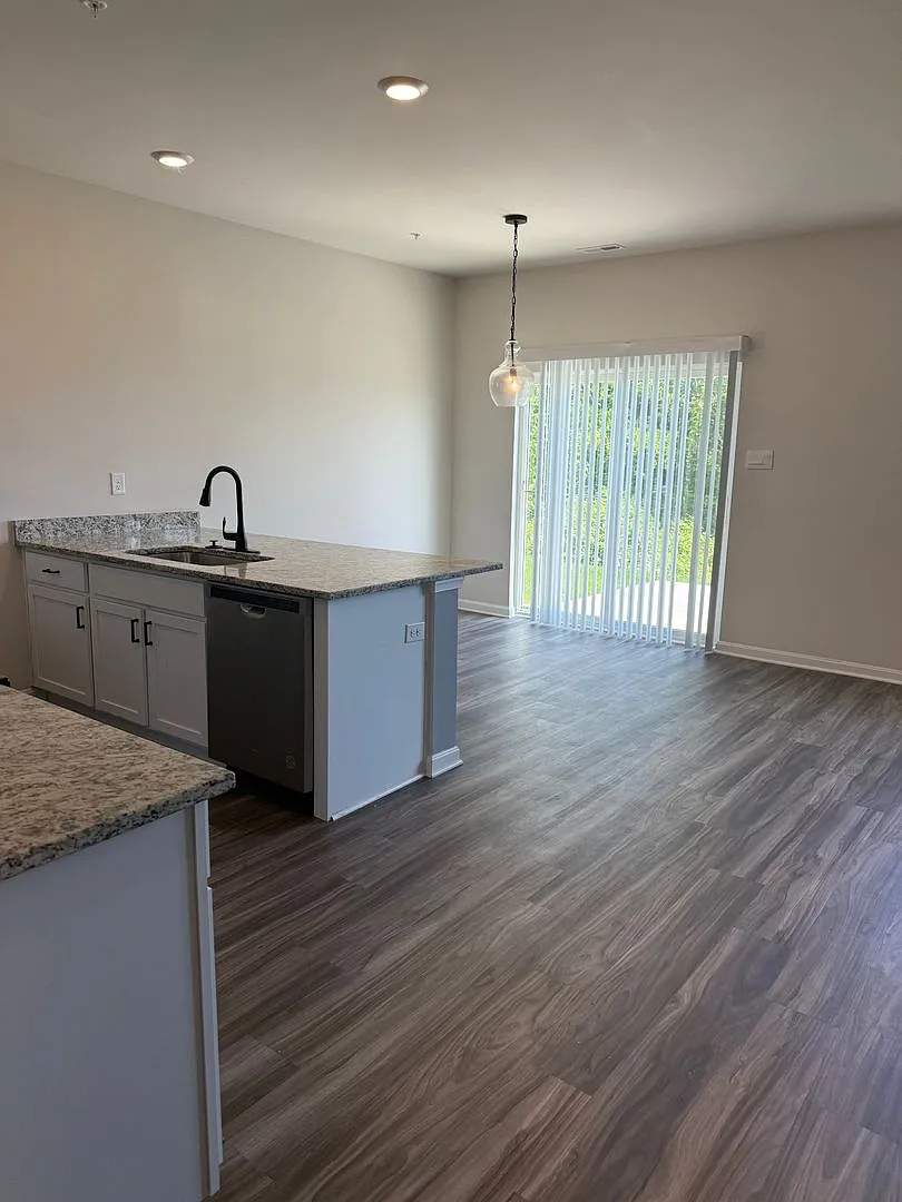 Beautiful Townhome Available! — Photo 4