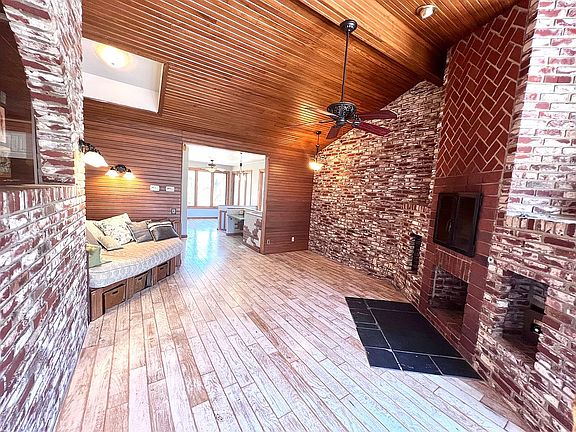 Family room / Sun Room