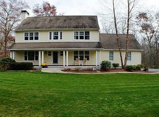 28 Whisper Ln, South Kingstown, RI 02892