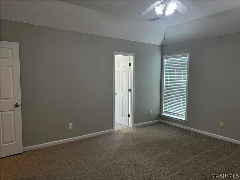 1136 Hallwood Ln — Photo 11