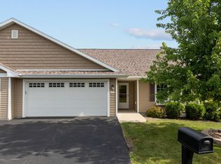 1977 Timberline Dr, Oshkosh, WI 54904