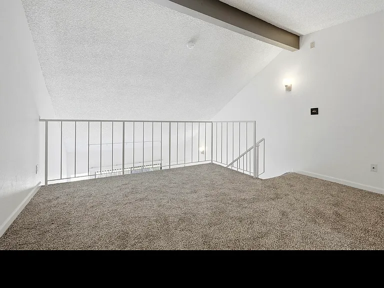 948 Greenfield Ave #948 — Photo 7