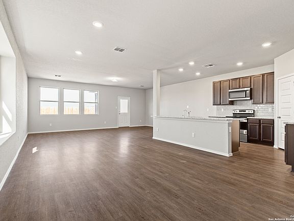4th image of 2455 Dry Moss Way