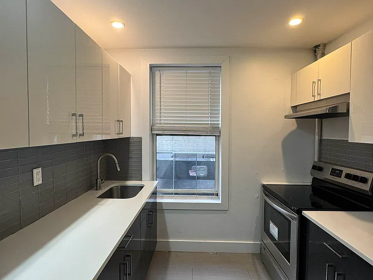 2228 Amsterdam Ave #2B — Photo 1