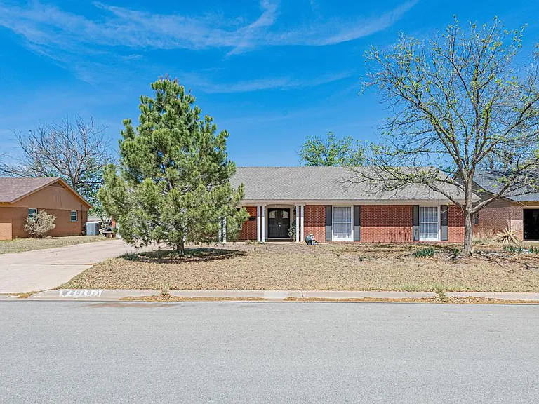 2818 Frontier Dr — Photo 1