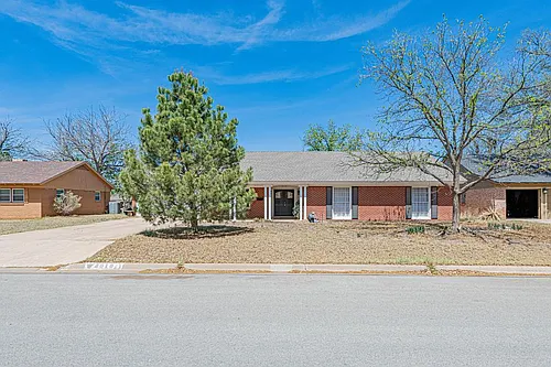 2818 Frontier Dr Photo 1